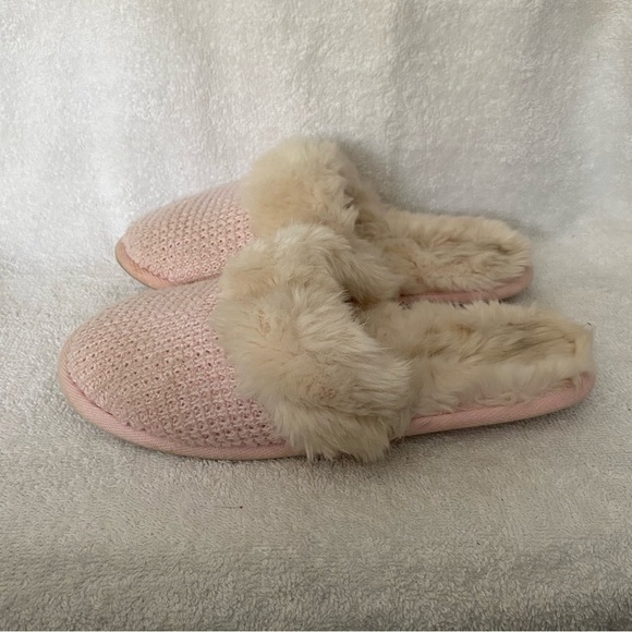Victoria’s Secret’s Slippers Shoes Size Small Women’s Pink Slip On Fuzzy - Picture 3 of 7